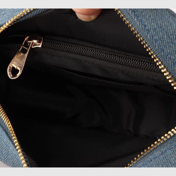 Heart Shaped Crossbody Bag - Picture 6 of 9